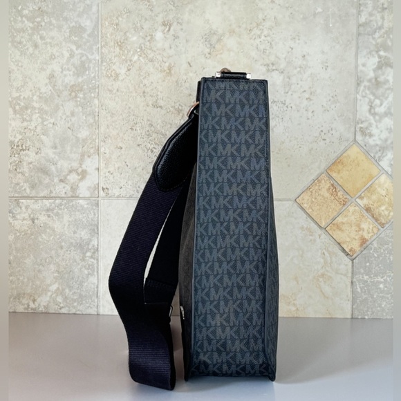 Michael Kors Briley Large Messenger Bag MK Black - Picture 10 of 16